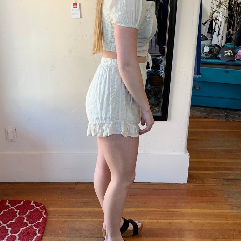 Illa Illa 2 piece white short set - Picture 5 of 5